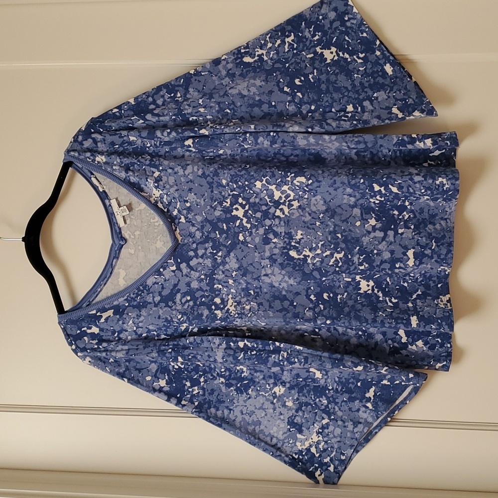 HALSTON Double V-Neck/Back Bell Sleeved Blue/White Top